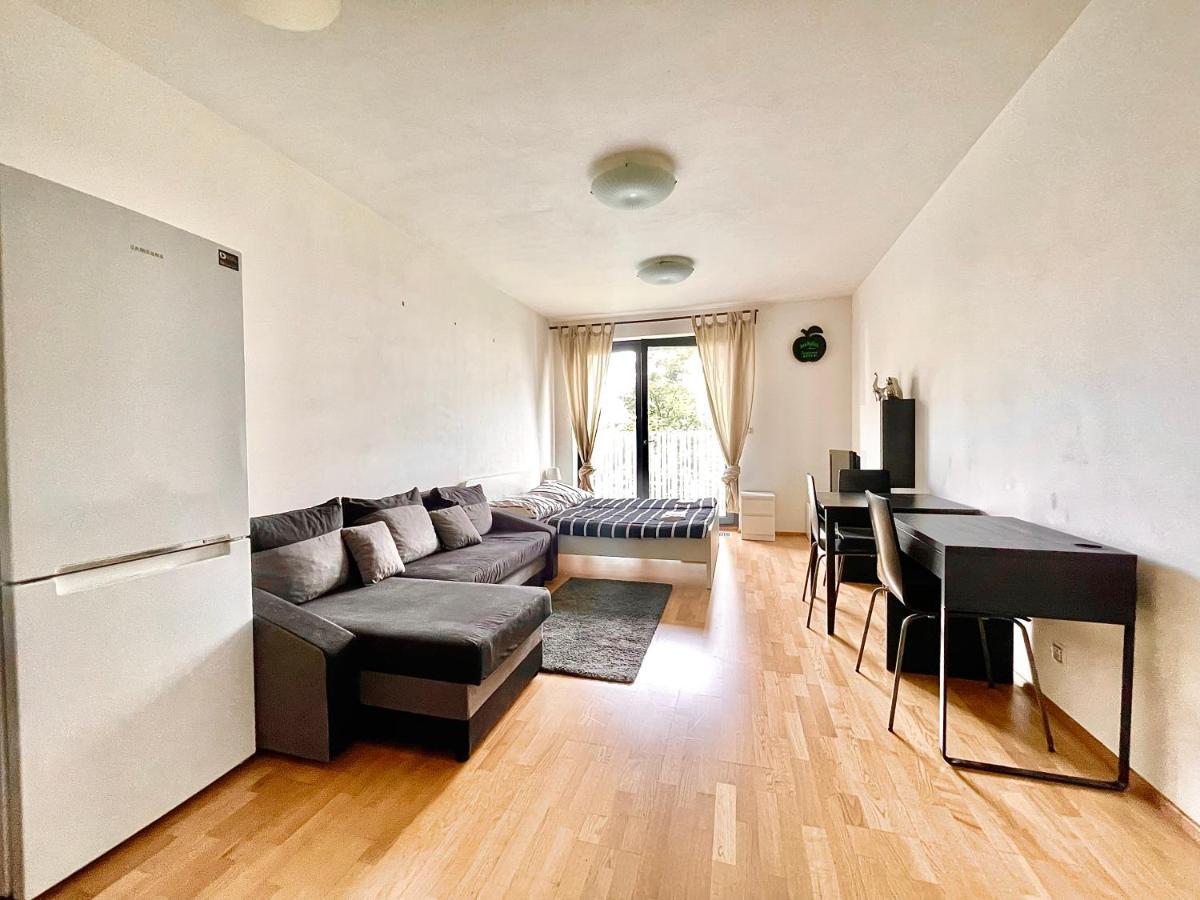 Garden Park Studio Прага Экстерьер фото