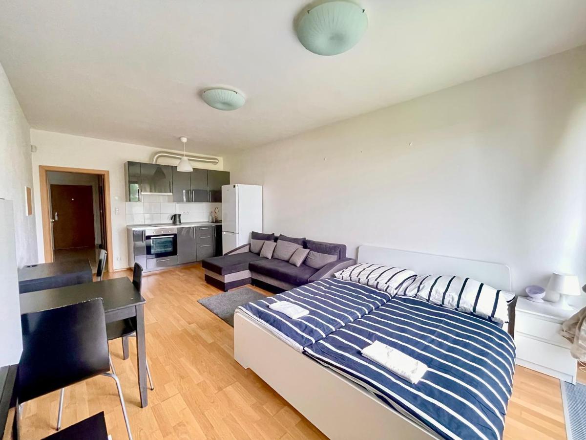 Garden Park Studio Прага Экстерьер фото